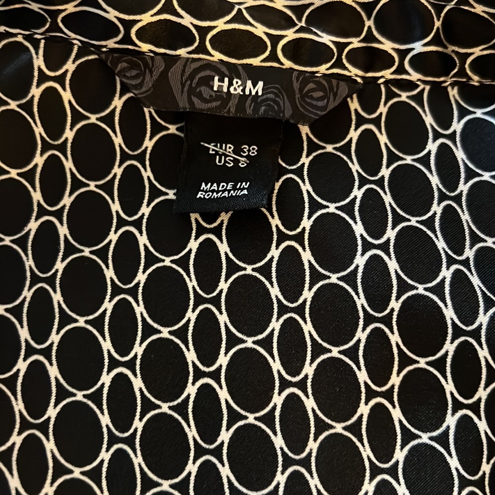 H&M button up designed blouse - Picture 4 of 4